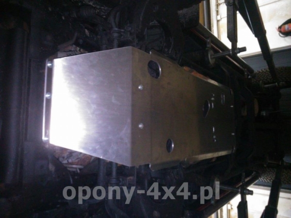 navara d22 01-04 oslona podwozia fabryka 4x4 (2)

